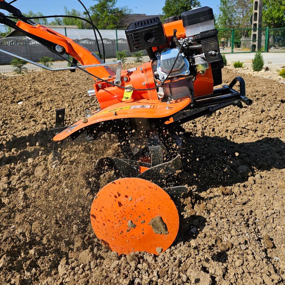 motosapa in sol inainte de gazon